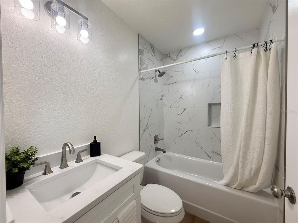 Active With Contract: $259,900 (3 beds, 2 baths, 1461 Square Feet)