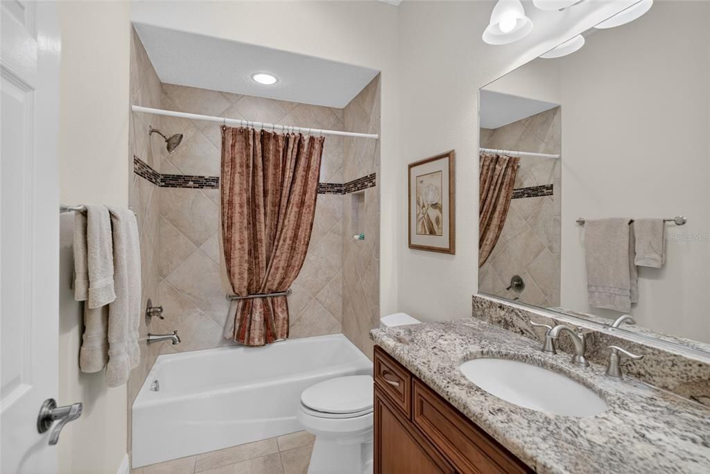Activo con contrato: $965,000 (3 camas, 2 baños, 2109 Pies cuadrados)