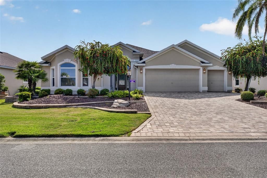 Activo con contrato: $965,000 (3 camas, 2 baños, 2109 Pies cuadrados)