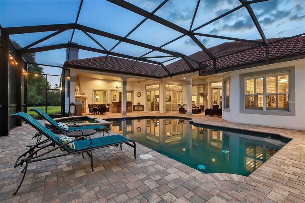 Activo con contrato: $2,450,000 (5 camas, 4 baños, 4207 Pies cuadrados)