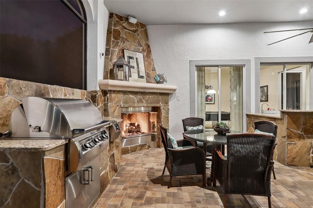 Activo con contrato: $2,450,000 (5 camas, 4 baños, 4207 Pies cuadrados)