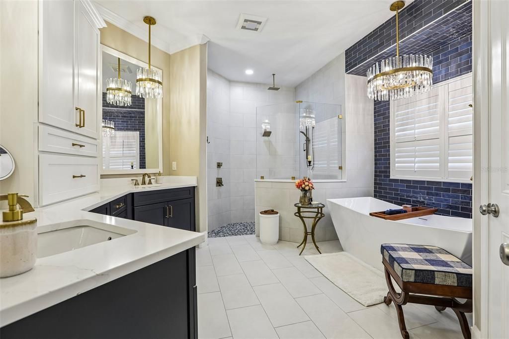 Activo con contrato: $2,450,000 (5 camas, 4 baños, 4207 Pies cuadrados)