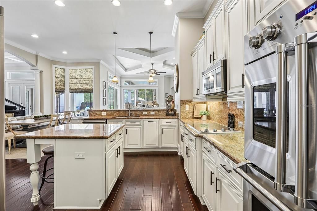 Activo con contrato: $2,450,000 (5 camas, 4 baños, 4207 Pies cuadrados)