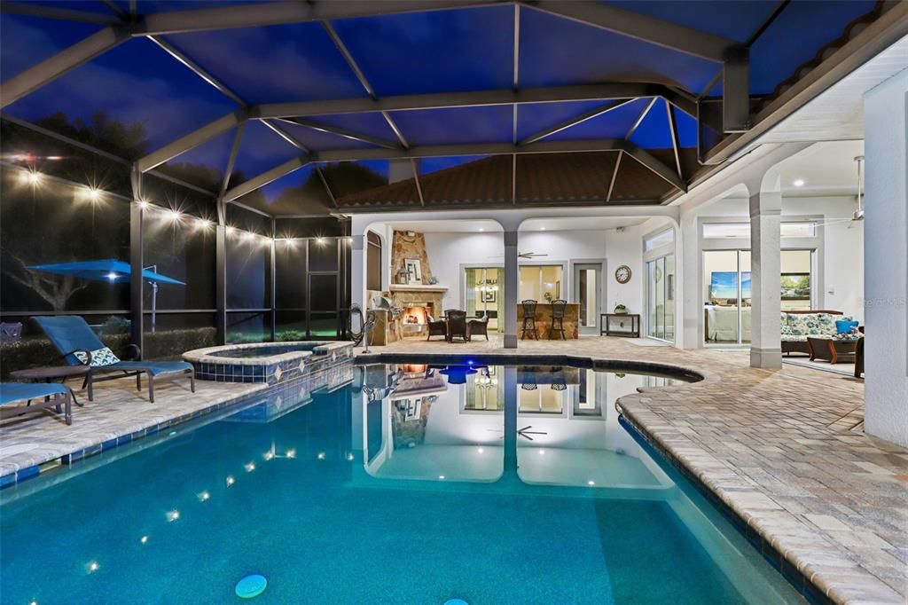 Activo con contrato: $2,450,000 (5 camas, 4 baños, 4207 Pies cuadrados)