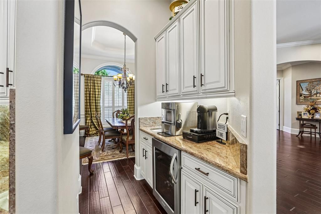 Activo con contrato: $2,450,000 (5 camas, 4 baños, 4207 Pies cuadrados)