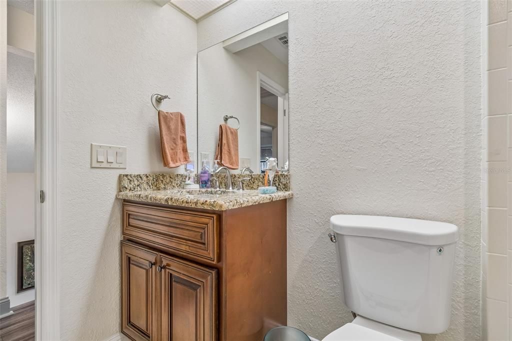 Activo con contrato: $315,000 (3 camas, 2 baños, 2125 Pies cuadrados)