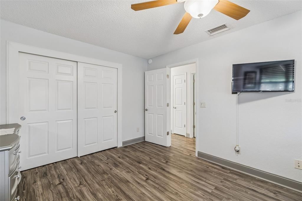Activo con contrato: $315,000 (3 camas, 2 baños, 2125 Pies cuadrados)