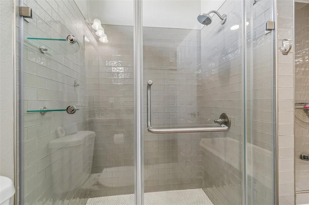 Activo con contrato: $315,000 (3 camas, 2 baños, 2125 Pies cuadrados)