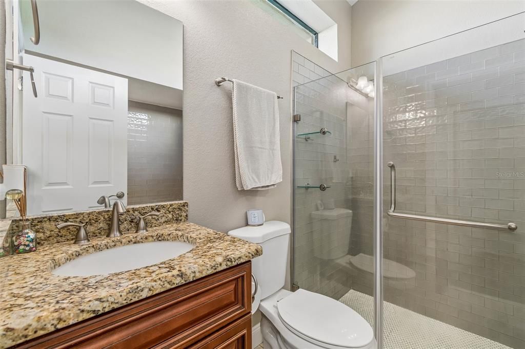 Activo con contrato: $315,000 (3 camas, 2 baños, 2125 Pies cuadrados)