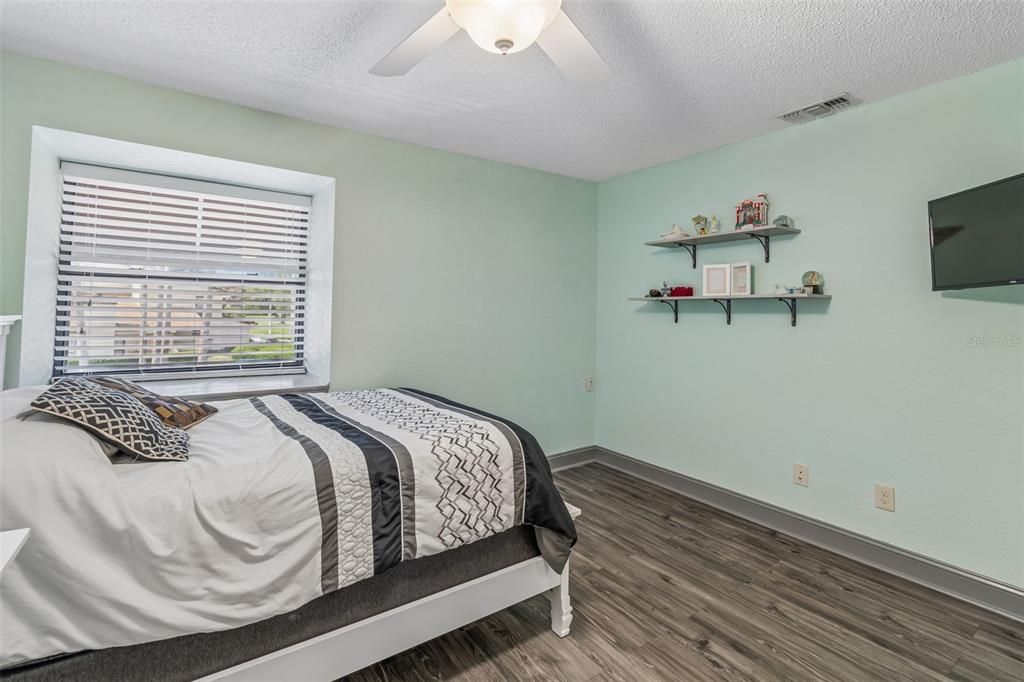 Activo con contrato: $315,000 (3 camas, 2 baños, 2125 Pies cuadrados)