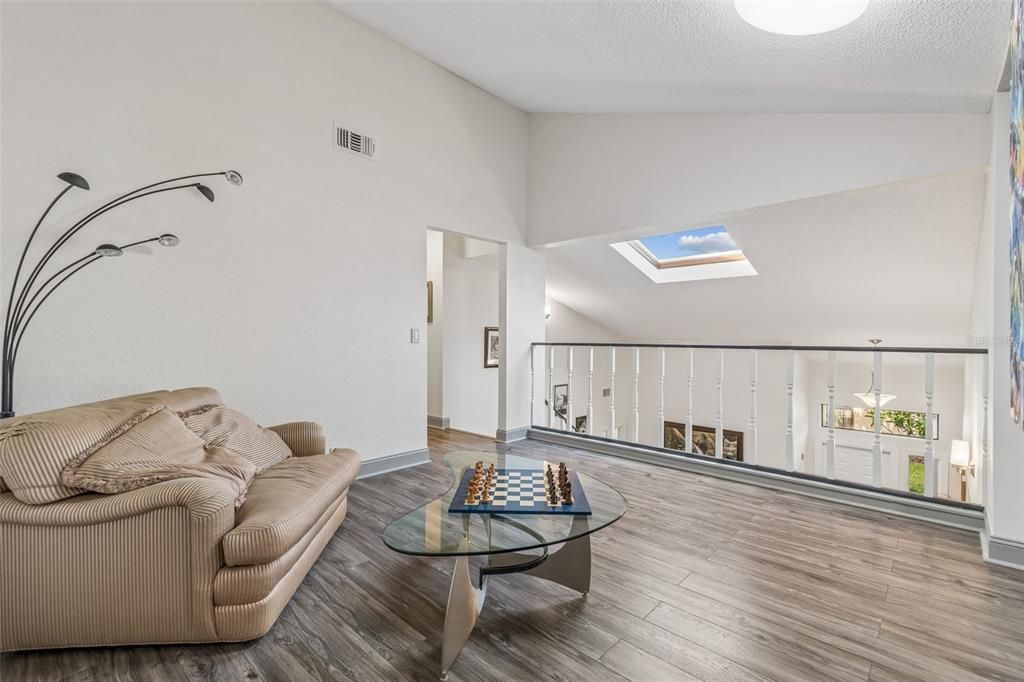Activo con contrato: $315,000 (3 camas, 2 baños, 2125 Pies cuadrados)