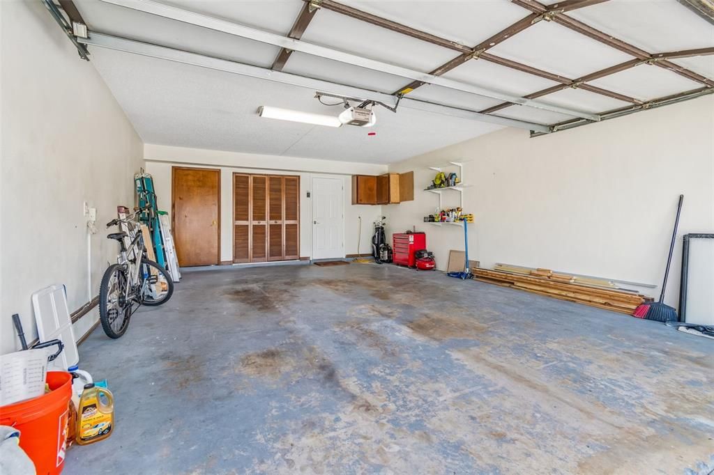 Activo con contrato: $315,000 (3 camas, 2 baños, 2125 Pies cuadrados)