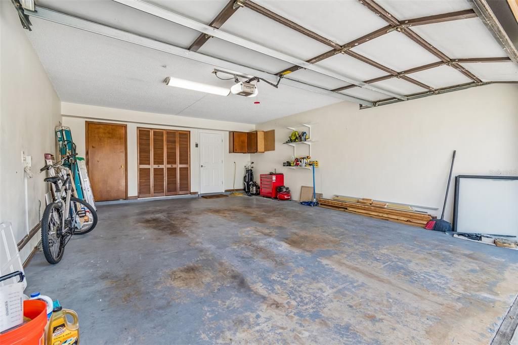 Activo con contrato: $315,000 (3 camas, 2 baños, 2125 Pies cuadrados)