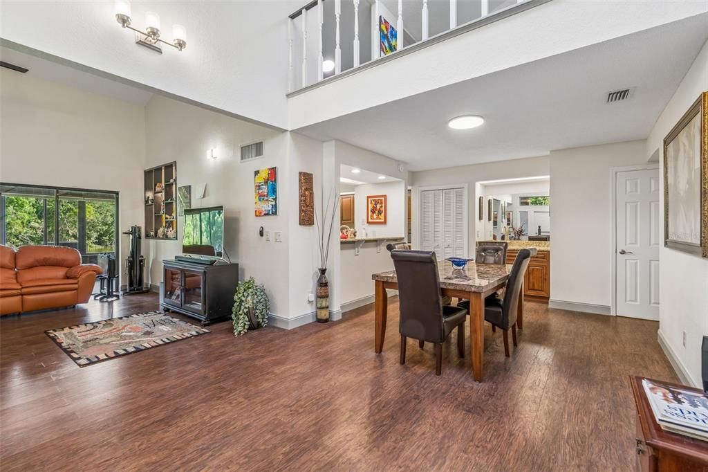 Activo con contrato: $315,000 (3 camas, 2 baños, 2125 Pies cuadrados)