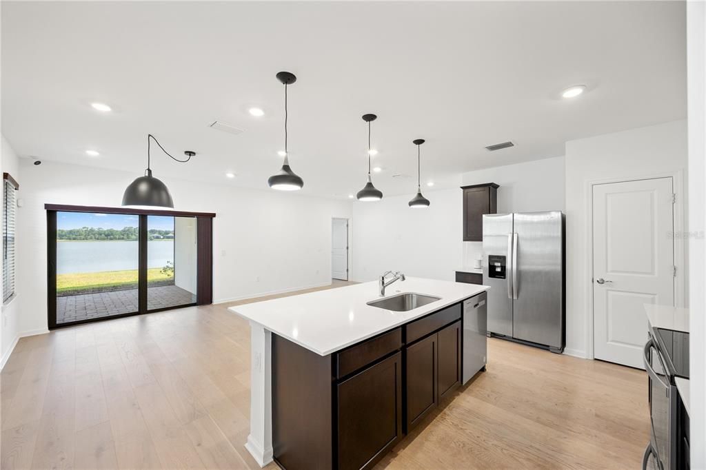 En Venta: $508,000 (4 camas, 2 baños, 1591 Pies cuadrados)