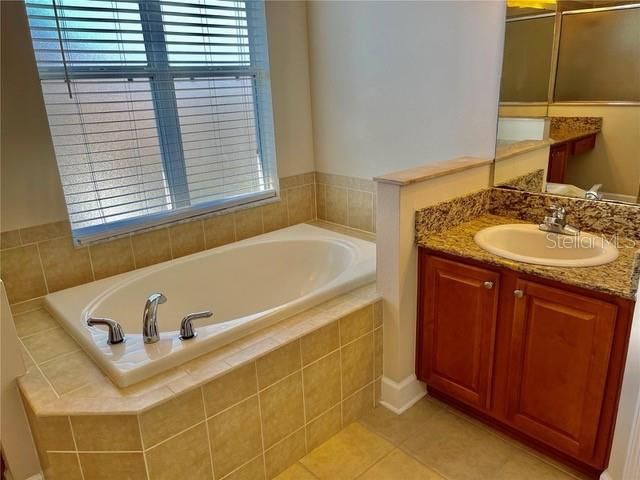 В аренду: $3,350 (6 спален, 3 ванн, 3433 Квадратных фут)