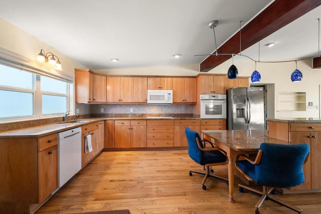 For Sale: $1,399,000 (9 beds, 0 baths, 5168 Square Feet)