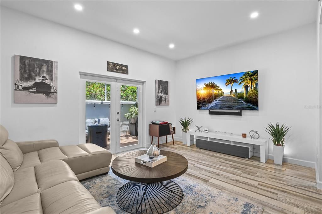 Active With Contract: $534,000 (2 beds, 2 baths, 1266 Square Feet)