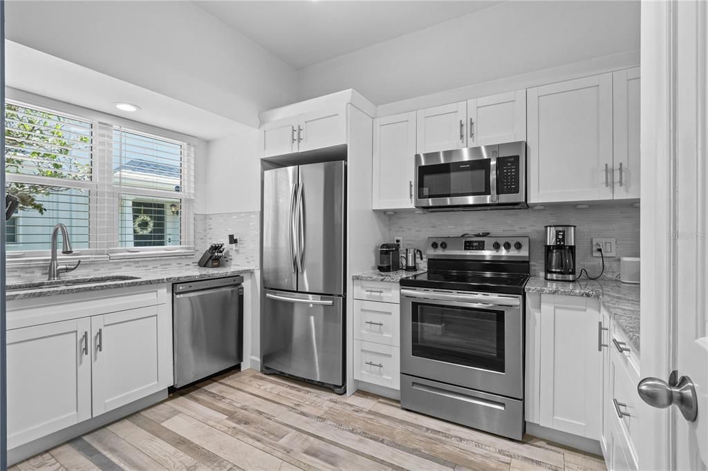 Active With Contract: $534,000 (2 beds, 2 baths, 1266 Square Feet)