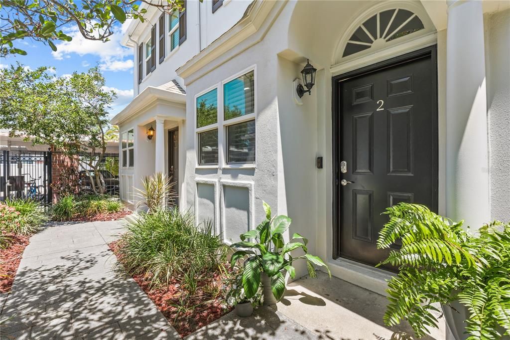 Active With Contract: $534,000 (2 beds, 2 baths, 1266 Square Feet)