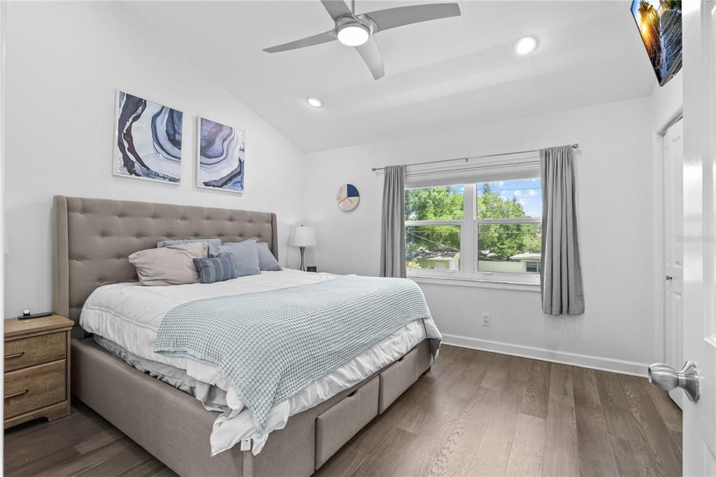 Active With Contract: $534,000 (2 beds, 2 baths, 1266 Square Feet)