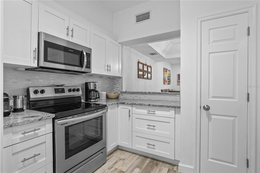 Active With Contract: $534,000 (2 beds, 2 baths, 1266 Square Feet)