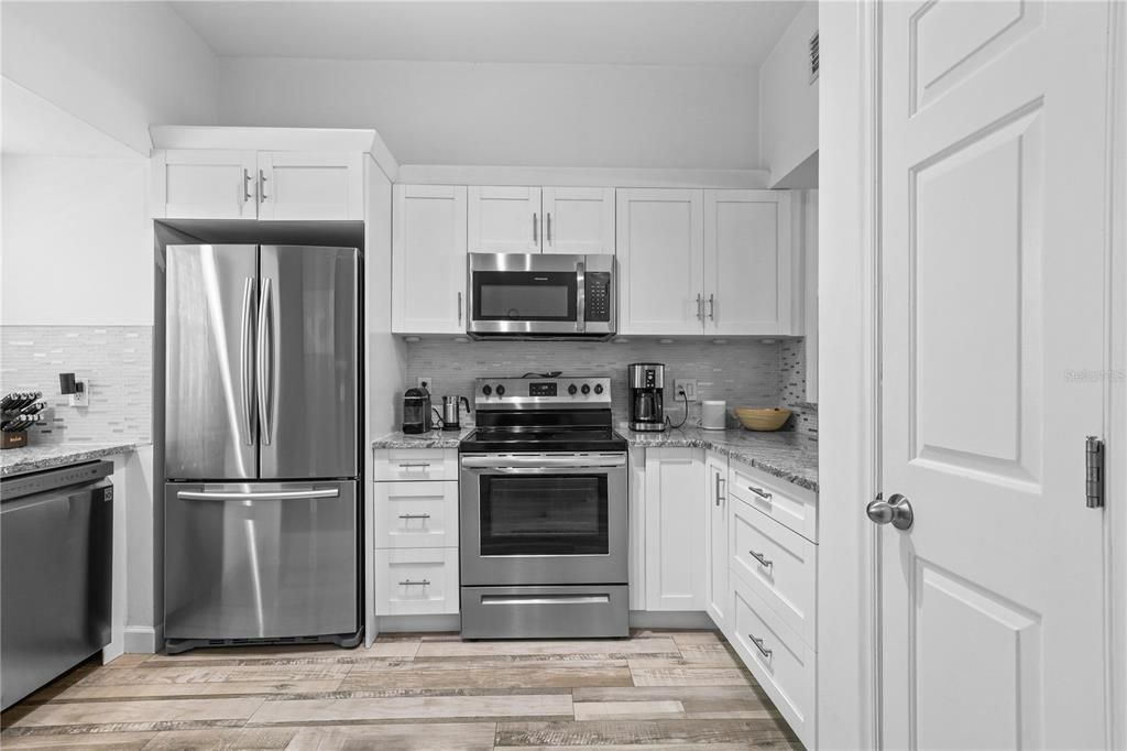 Active With Contract: $534,000 (2 beds, 2 baths, 1266 Square Feet)