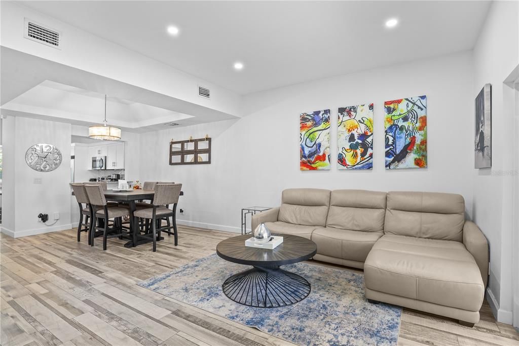 Active With Contract: $534,000 (2 beds, 2 baths, 1266 Square Feet)