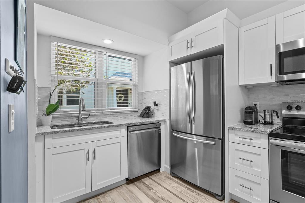 Active With Contract: $534,000 (2 beds, 2 baths, 1266 Square Feet)