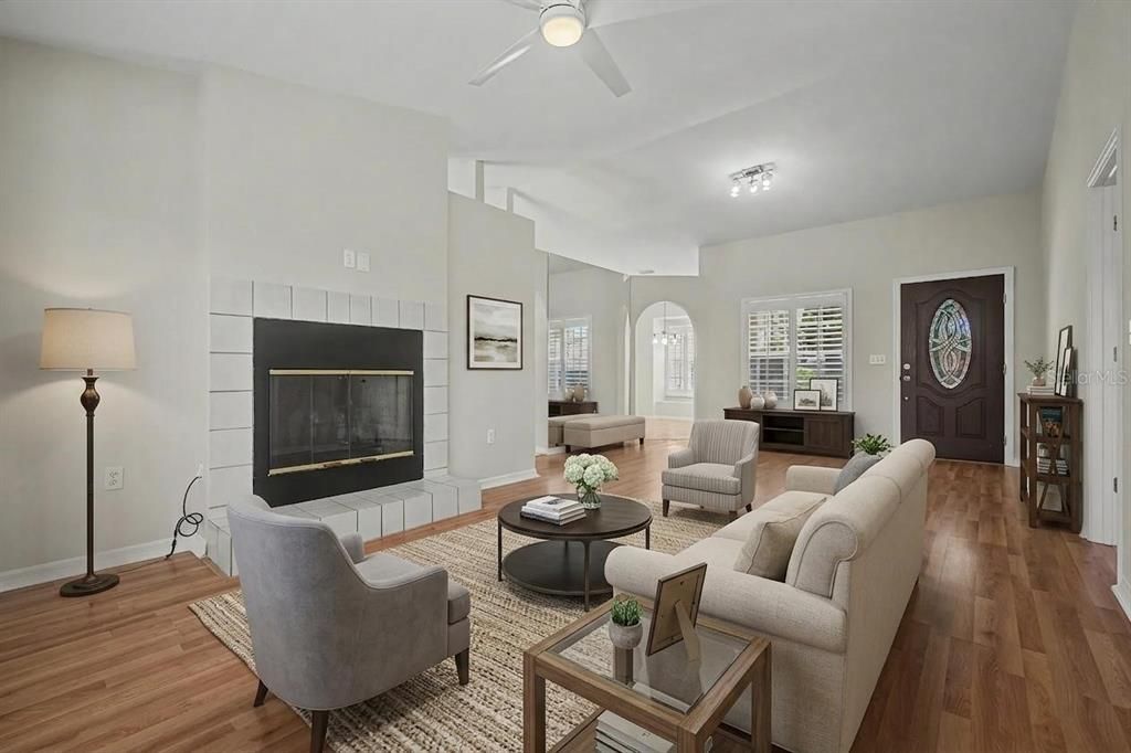 For Sale: $325,000 (3 beds, 2 baths, 1749 Square Feet)