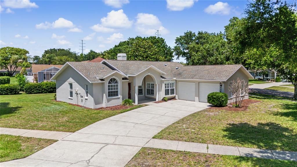 For Sale: $325,000 (3 beds, 2 baths, 1749 Square Feet)