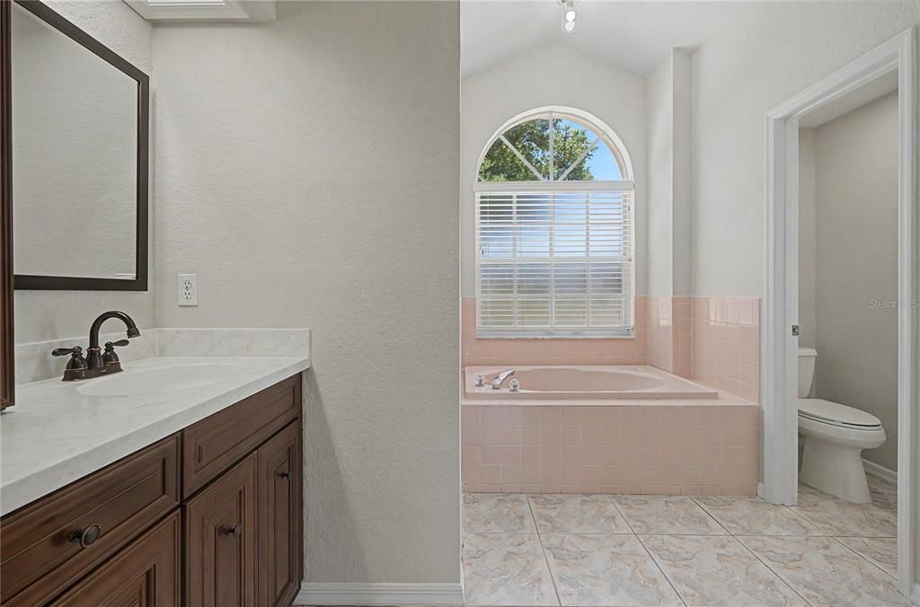 For Sale: $325,000 (3 beds, 2 baths, 1749 Square Feet)