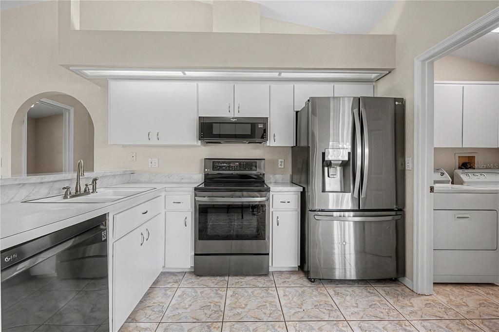 For Sale: $325,000 (3 beds, 2 baths, 1749 Square Feet)