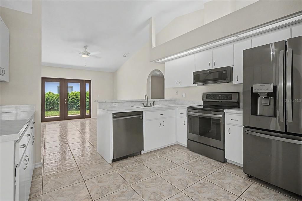 For Sale: $325,000 (3 beds, 2 baths, 1749 Square Feet)
