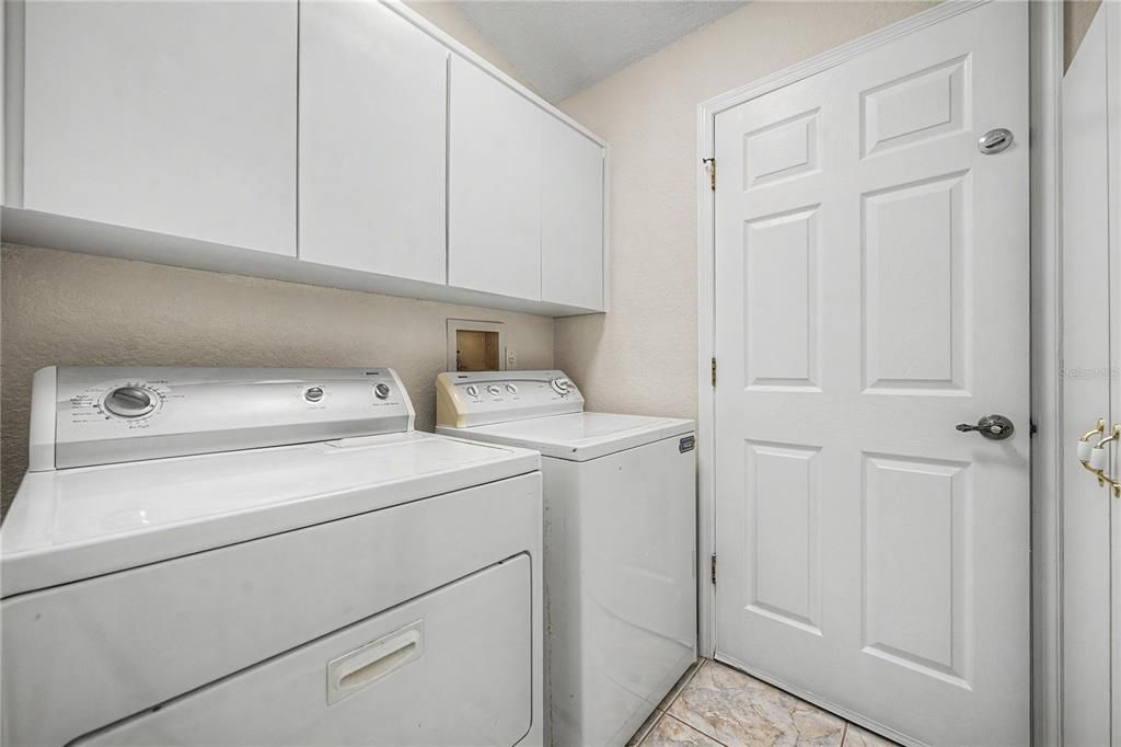 For Sale: $325,000 (3 beds, 2 baths, 1749 Square Feet)