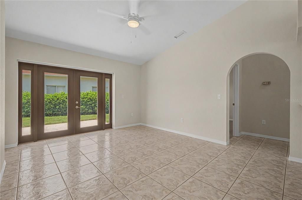 For Sale: $325,000 (3 beds, 2 baths, 1749 Square Feet)