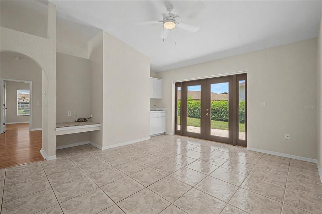 For Sale: $325,000 (3 beds, 2 baths, 1749 Square Feet)