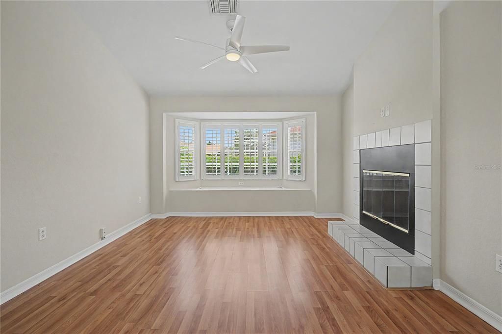 For Sale: $325,000 (3 beds, 2 baths, 1749 Square Feet)