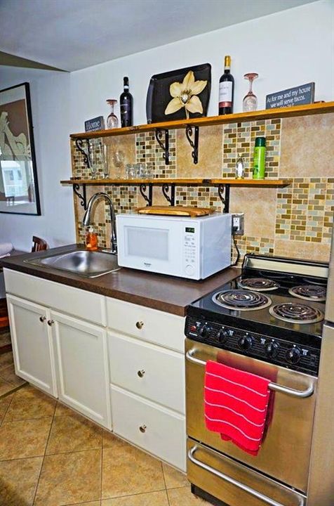 For Sale: $129,900 (1 beds, 1 baths, 456 Square Feet)