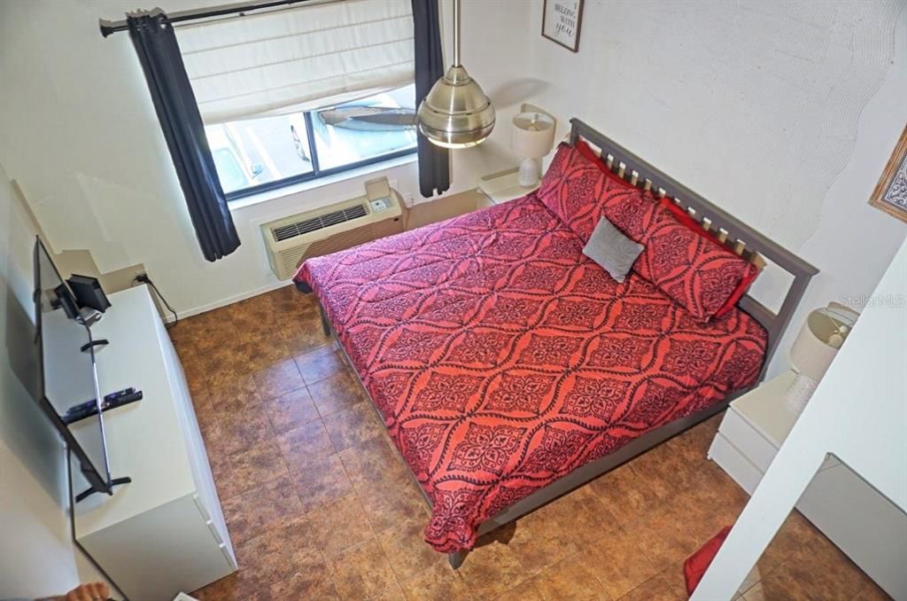 For Sale: $129,900 (1 beds, 1 baths, 456 Square Feet)