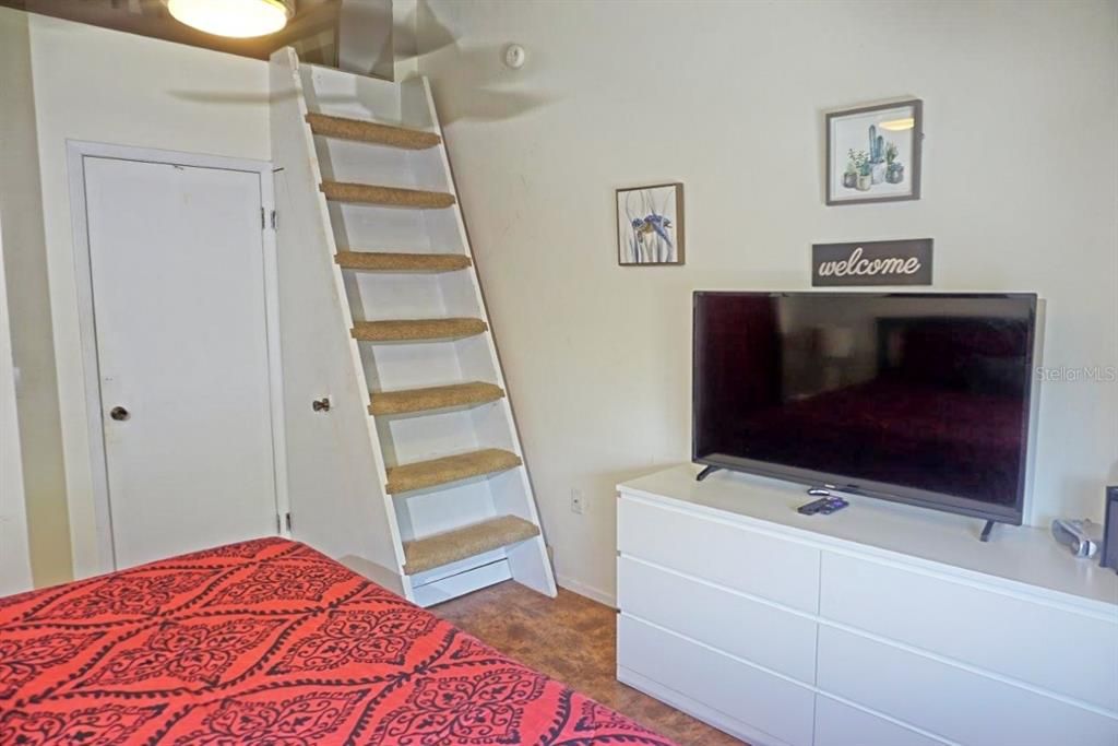 For Sale: $129,900 (1 beds, 1 baths, 456 Square Feet)