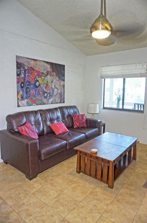 For Sale: $129,900 (1 beds, 1 baths, 456 Square Feet)