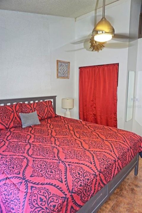 For Sale: $129,900 (1 beds, 1 baths, 456 Square Feet)