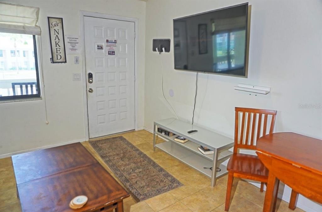 For Sale: $129,900 (1 beds, 1 baths, 456 Square Feet)