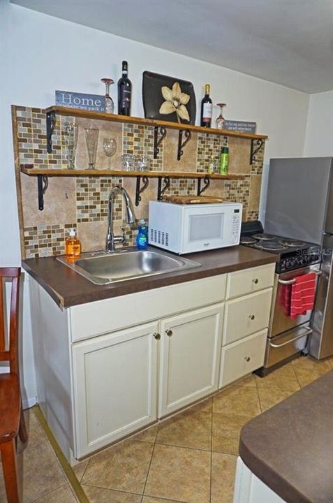 For Sale: $129,900 (1 beds, 1 baths, 456 Square Feet)
