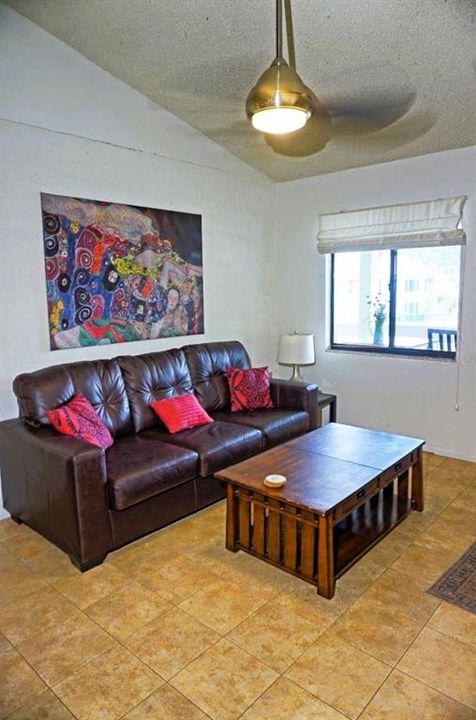 For Sale: $129,900 (1 beds, 1 baths, 456 Square Feet)