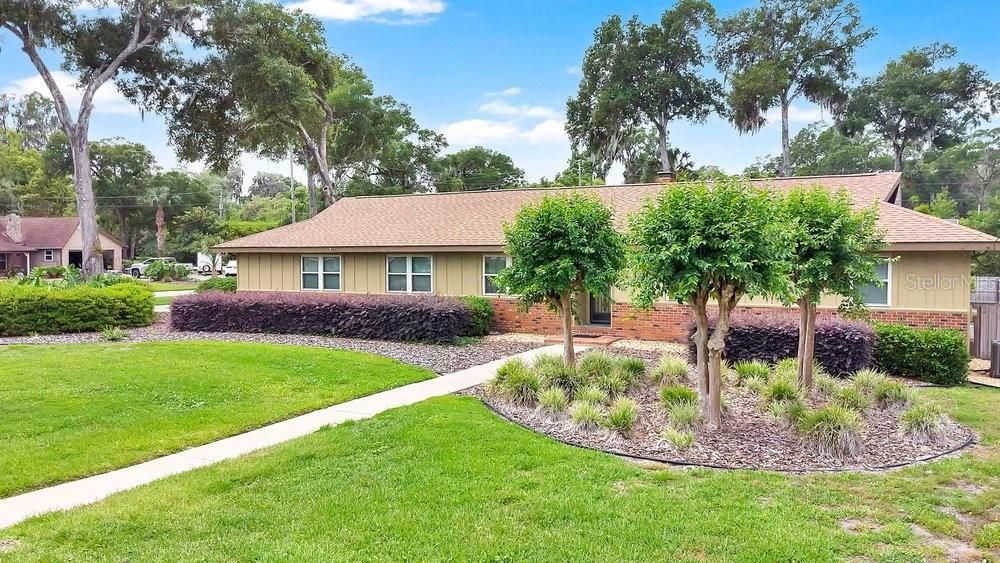 Activo con contrato: $409,000 (3 camas, 2 baños, 1584 Pies cuadrados)