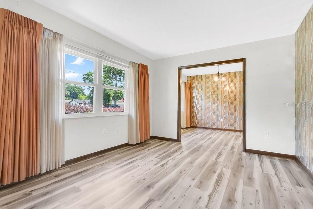Activo con contrato: $409,000 (3 camas, 2 baños, 1584 Pies cuadrados)