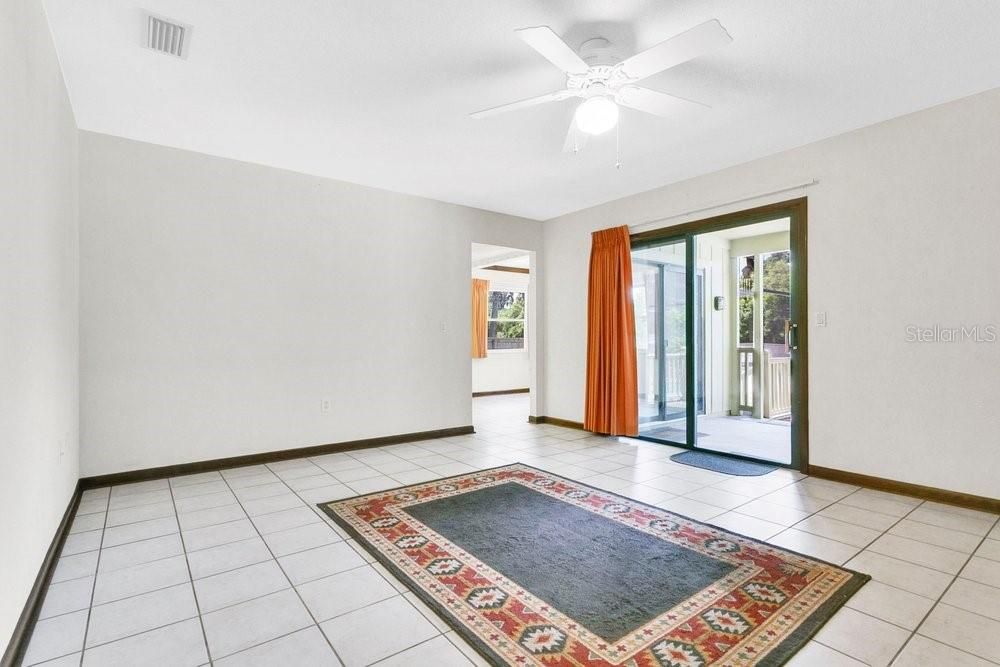 Activo con contrato: $409,000 (3 camas, 2 baños, 1584 Pies cuadrados)