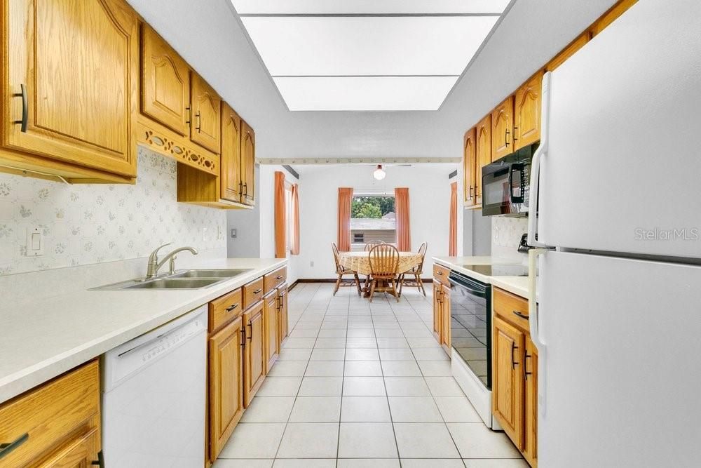 Activo con contrato: $409,000 (3 camas, 2 baños, 1584 Pies cuadrados)